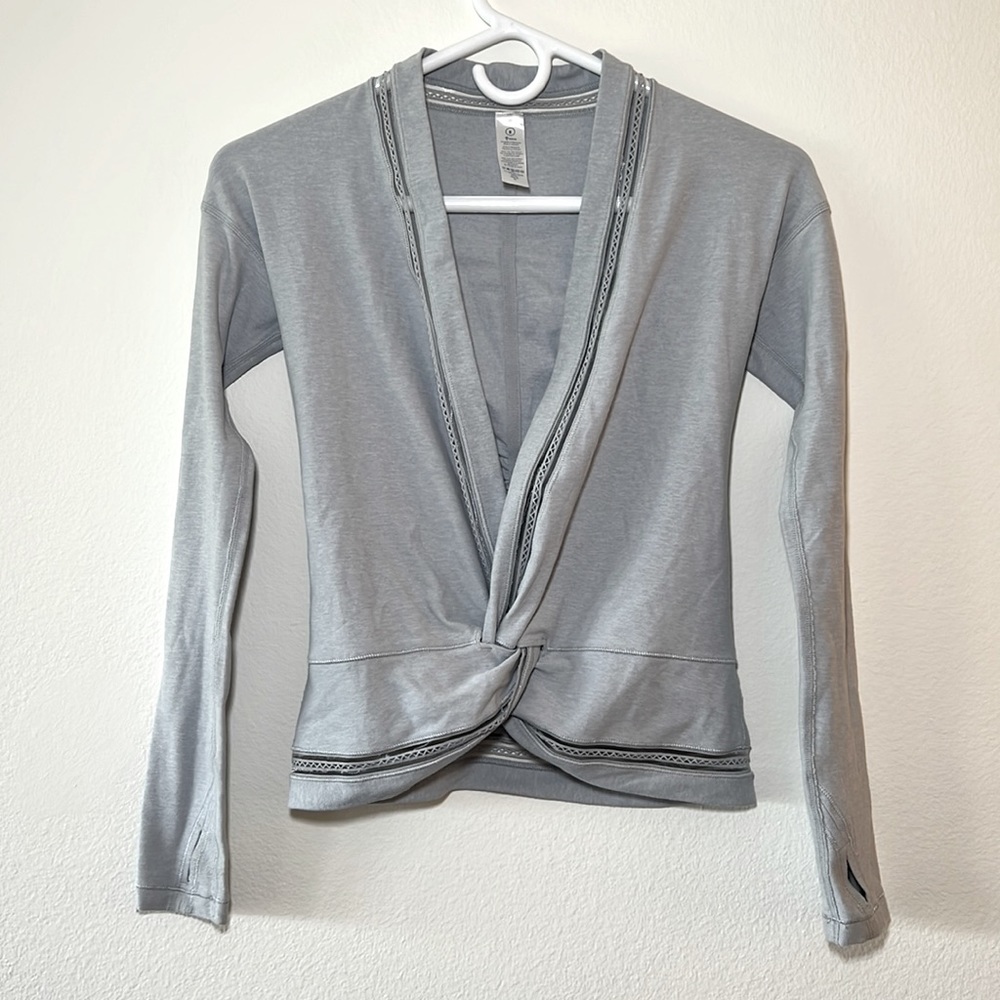Lululemon kids Ivivva light gray top size 8